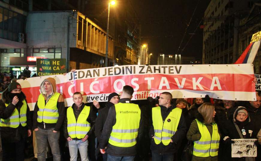 Trifunović i Kojo sa protesta "Jedan od pet miliona": Abdiciraj, Vučiću